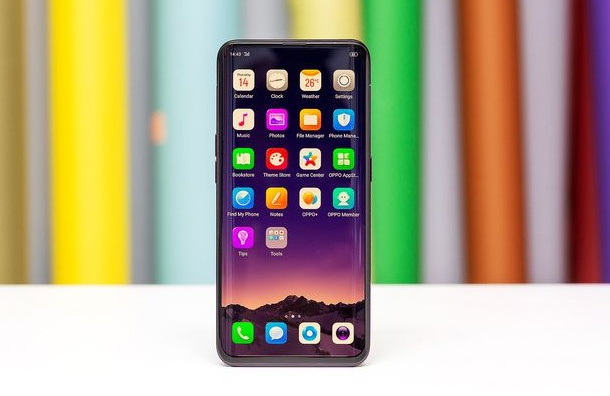 Oppo Find X няма изрязан дисплей и предлага подвижна камера
