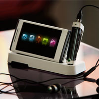 Музика и забавления със Sony Ericsson Aino, предлага връзка с PLAYSTATION 3