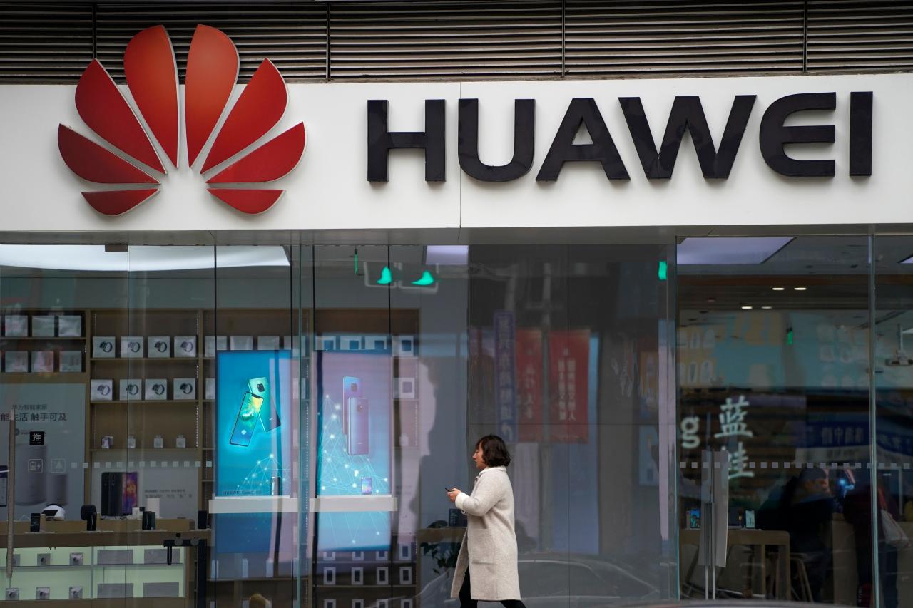 САЩ повдигна 23 обвинения към Huawei и Мън Уанжоу