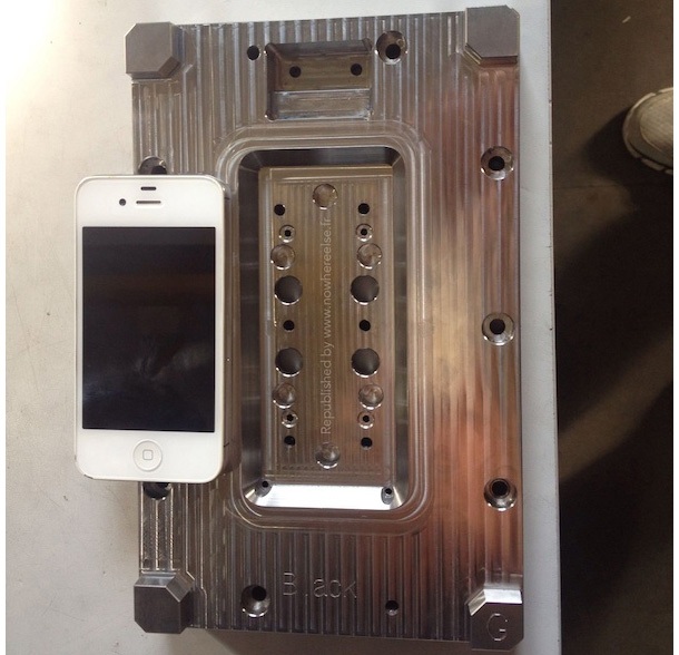 Снимки подсказват, че iPhone 6 ще има 4.7