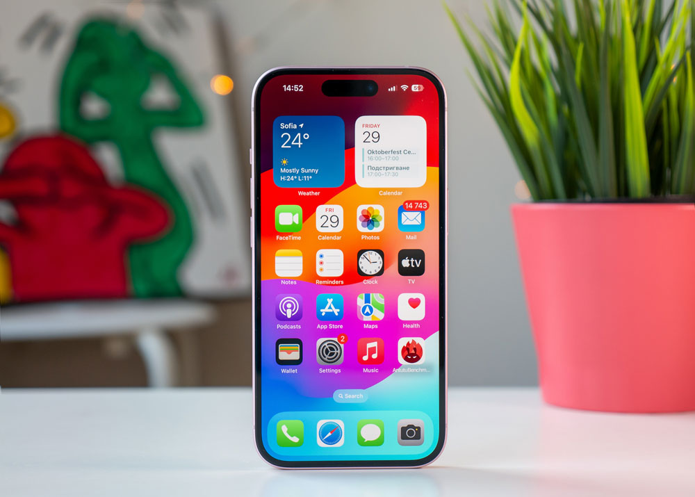 РЕВЮ: iPhone 15 е удобен и носи важни подобрения 