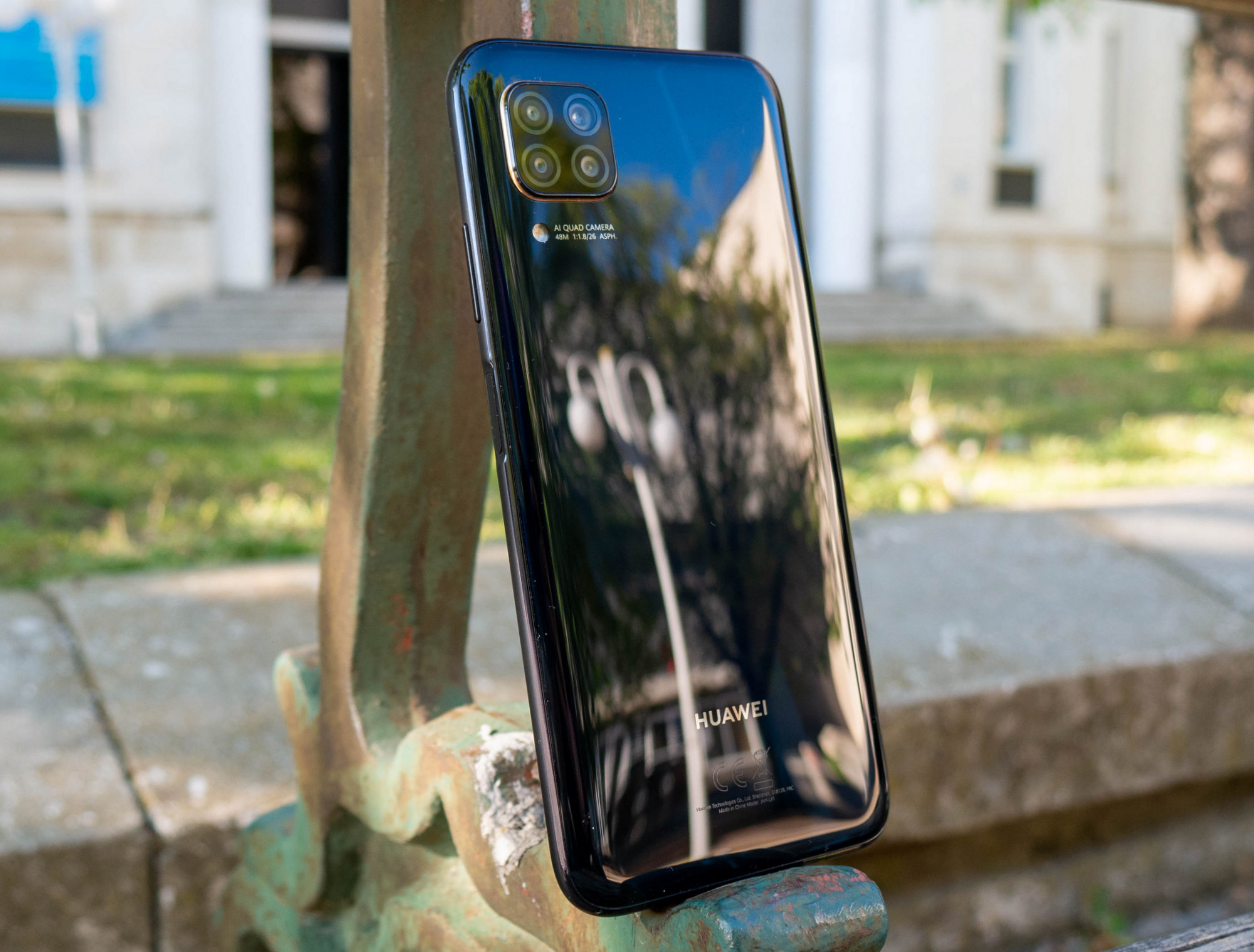 С какво Huawei P40 lite е по-добър от предшественика си?