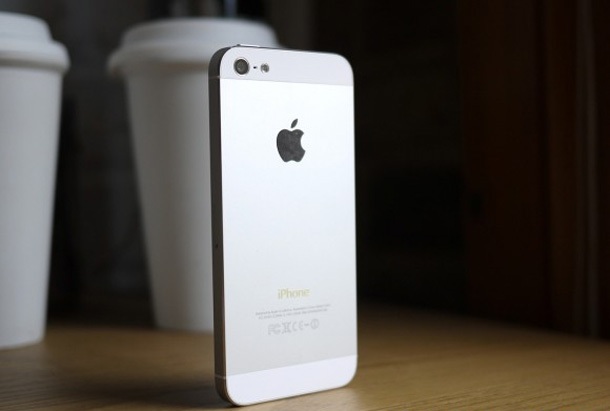 Анализатори: Производството на iPhone 5S започва този месец