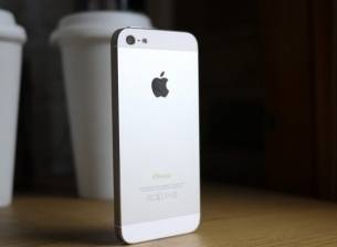 Анализатори: Производството на iPhone 5S започва този месец