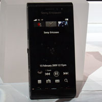 Symbian смартфон на Sony Ericsson с 12МР камера