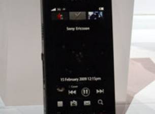 Symbian смартфон на Sony Ericsson с 12МР камера