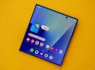 Samsung с рекордни доставки на сгъваеми смартфони