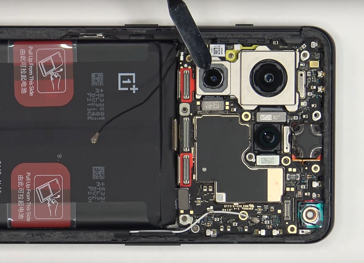 Ето как изглежда OnePlus 10 Pro отвътре