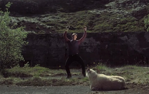 Нинджи и коза в нова реклама на Galaxy S4