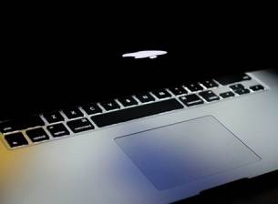Apple са преустановили част от поръчките на компоненти за MacBook Pro