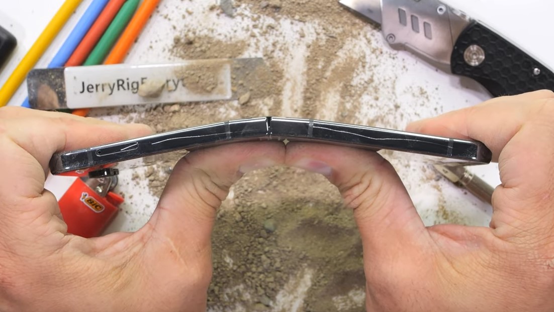 Ето колко издръжлив е Samsung Galaxy Z Flip5