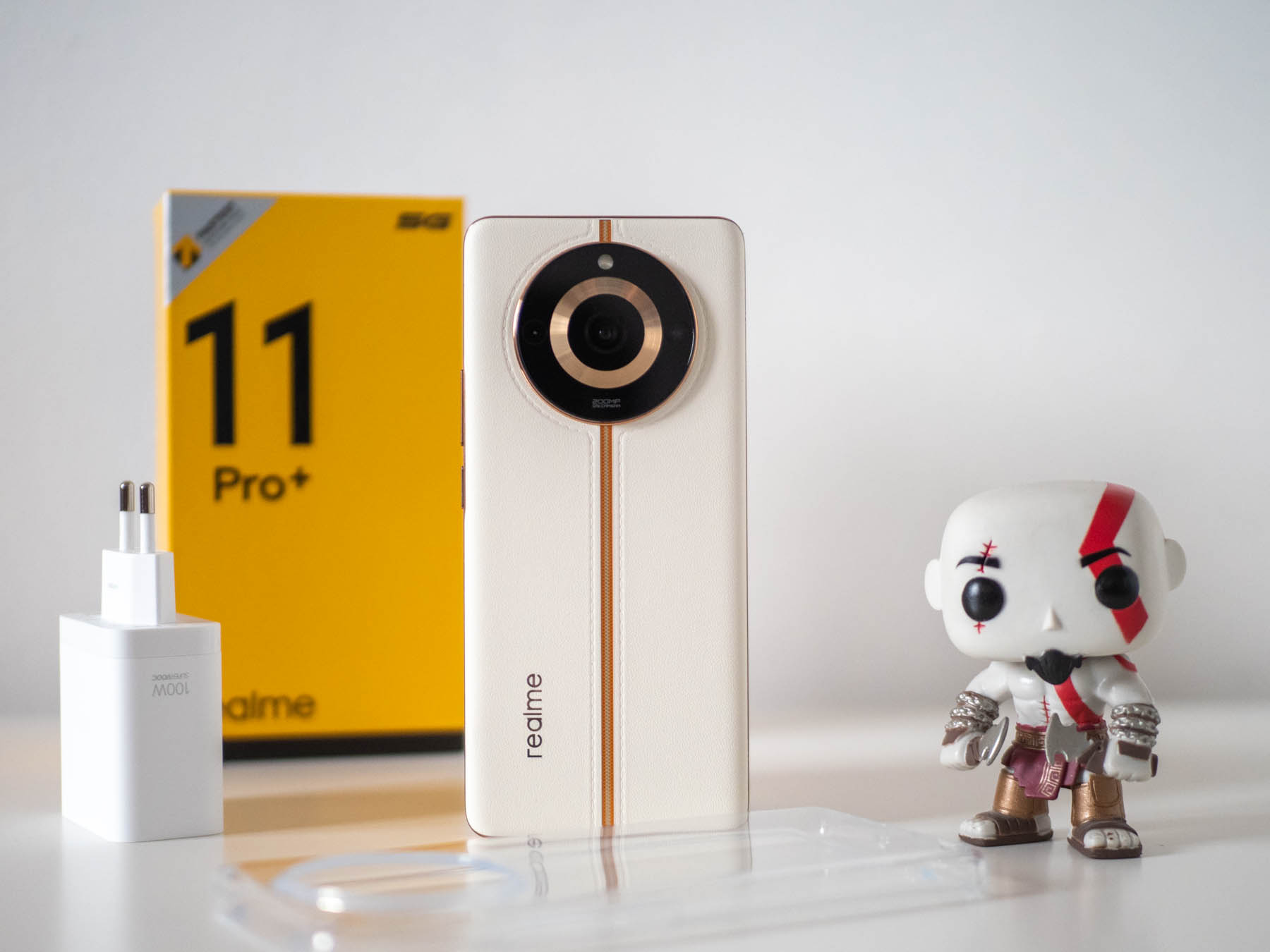 РЕВЮ: realme 11 Pro+ 5G е с ефектен дизайн и чудесен хардуер