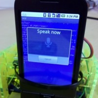 Cellbot използва гласовото разпознаване на Android, за да управлява робот