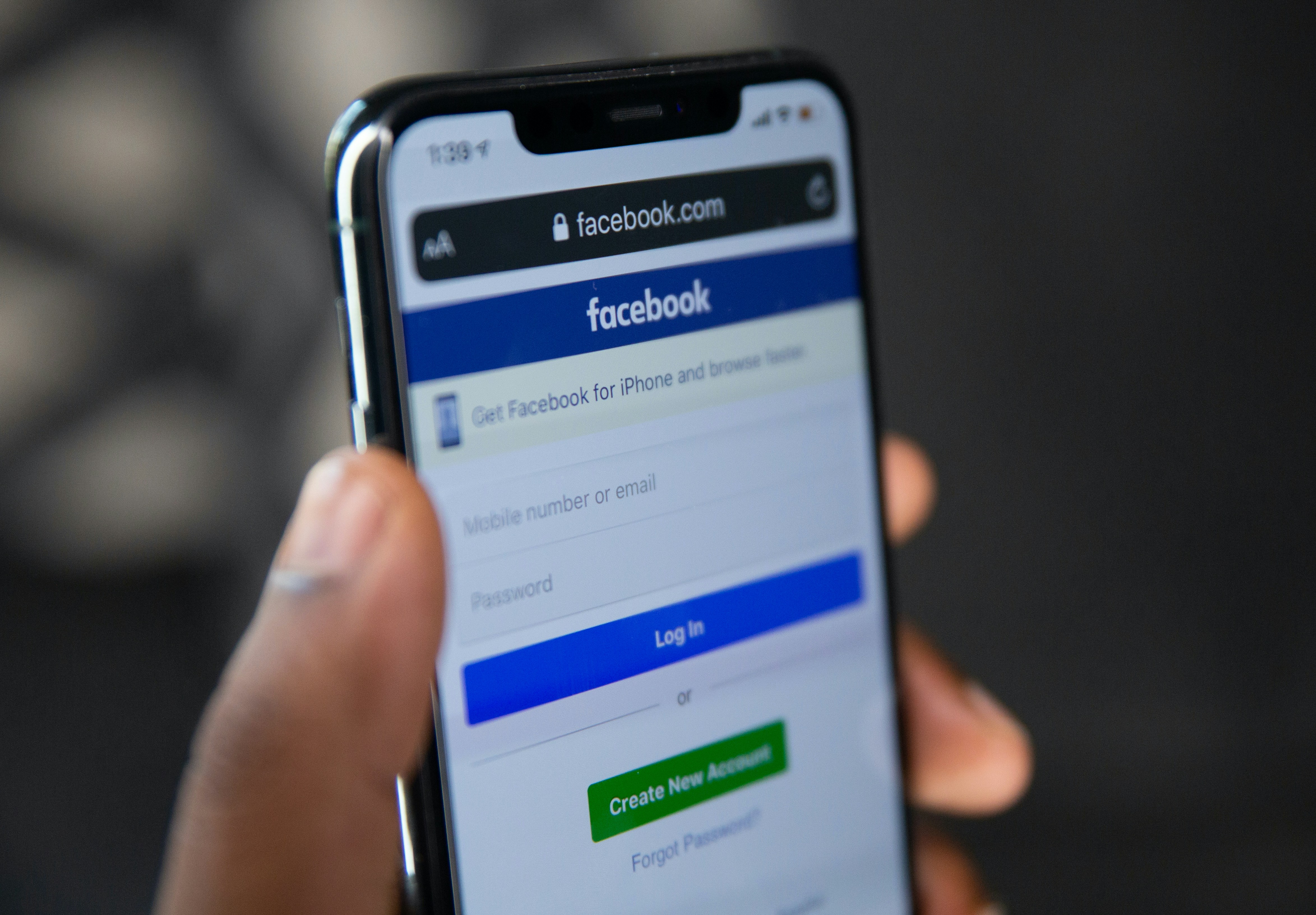 В момента има проблем с достъпа до Facebook и Instagram (обновено)