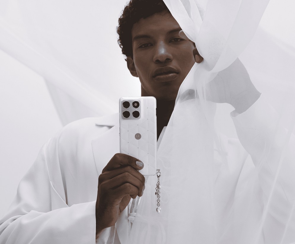 Edge 70 и в специална версия с кристали Swarovski