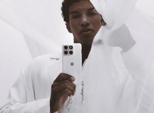 Edge 70 и в специална версия с кристали Swarovski