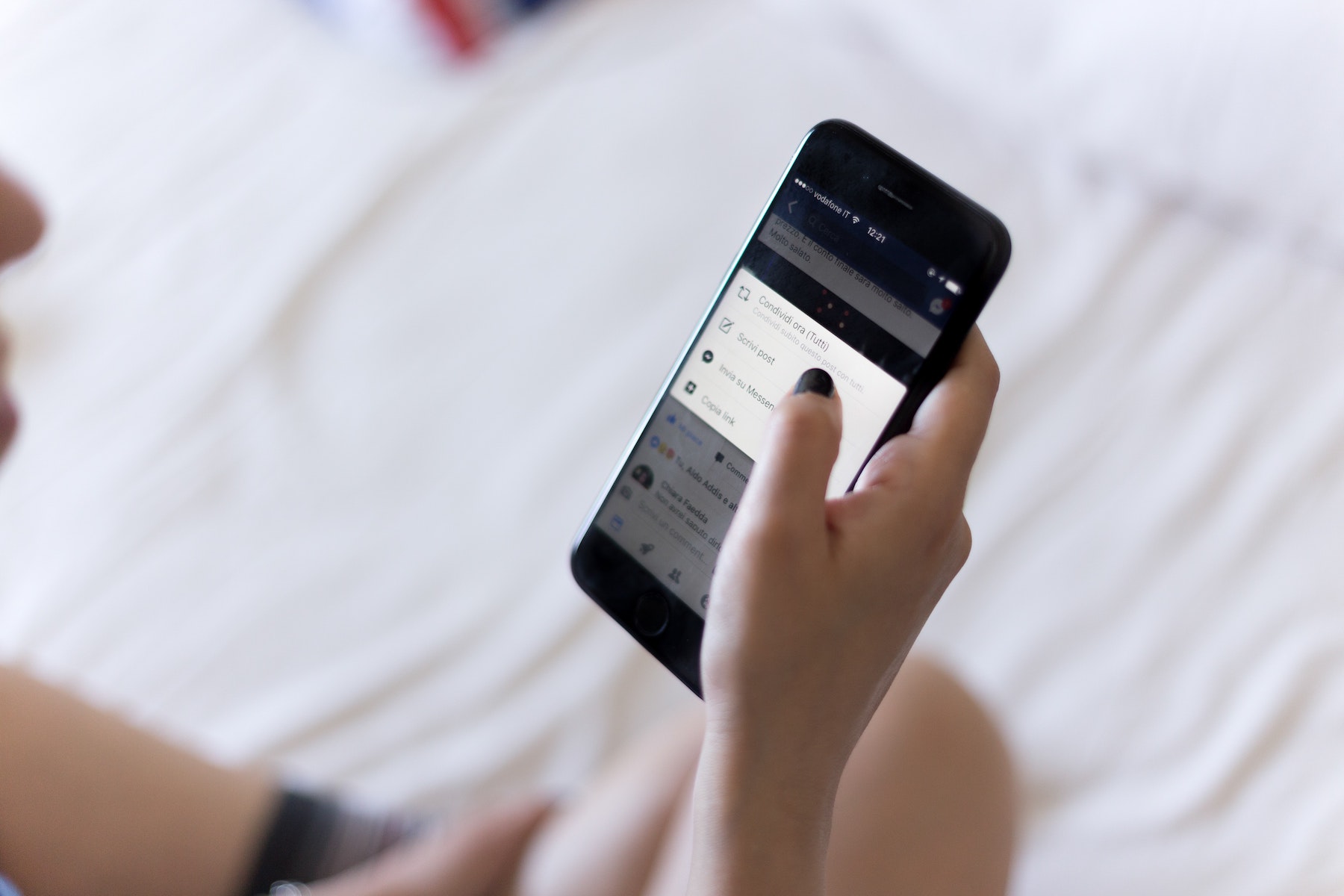 Европарламентът позволи на компаниите да търсят насилие над деца в личната комуникация на потребителите