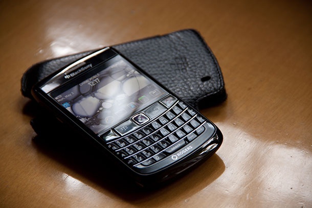 Холандските власти разкодираха информация от телефон на BlackBerry