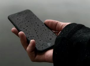 С този трик за iPhone лесно ще изкарате водата при намокряне