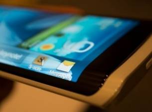 Samsung започва пробното производство на тристранен дисплей, твърди слух