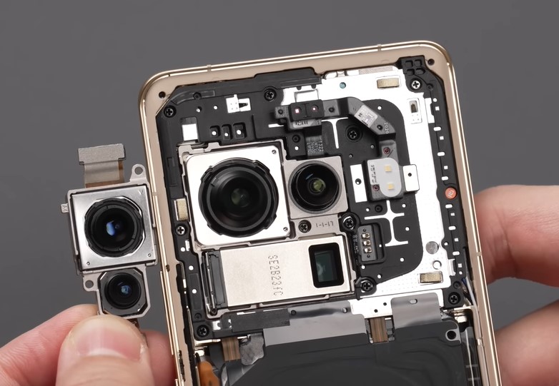 Ето как изглежда Xiaomi 12S Ultra отвътре