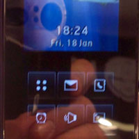 LG демонстрира фешън слайдер с два дисплея