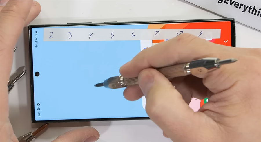 Samsung Galaxy S23 Ultra издържа тестовете на JerryRigEverything