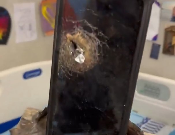 Войник беше спасен след като неговият iPhone спря куршум