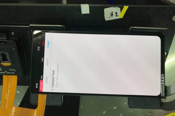 Samsung Galaxy S10 може да има изрязване в ъгъла на дисплея