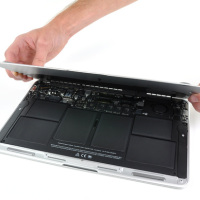 Какво има под корпуса на новия MacBook Air?