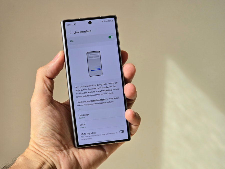 Функцията Samsung Live Translate поддържа и популярни приложения за разговори