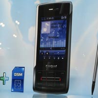 Телефон с две SIM карти за два различни стандарта от Coolpad