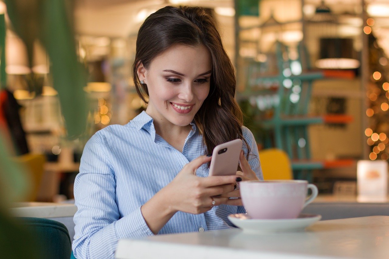 Google подготвя по-лесен метод за споделяне на Wi-Fi пароли в Android 12