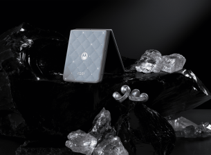 Motorola пуска Razr 60 с кристали Swarovski