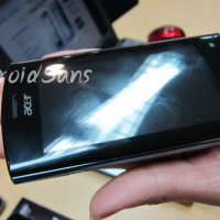 Снимки на таблета на Acer и още два телефона