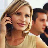 Пазарът на мобилни телефони показва признаци на възстановяване