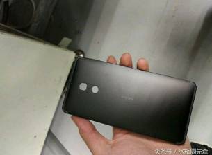 Снимки показват задния панел на нов телефон Nokia