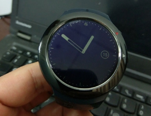 Нови снимки на часовник с Android Wear на HTC
