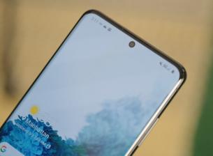 Следващите флагмани на Samsung може да са без слушалки и зарядно