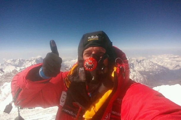 Осъществен е първият видеоразговор със смартфон от Еверест