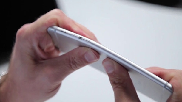 Apple бойкотира Computer Bild заради видео с огъване на iPhone 6 Plus