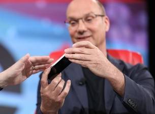 Телефонът на Essential ще се доставя от юни