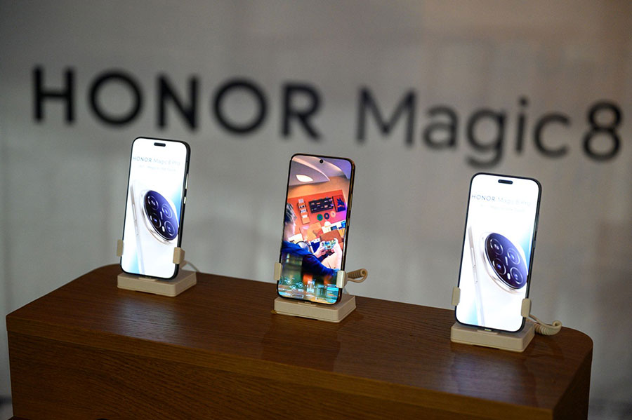 Honor Magic8 Lite премина през леден „тест за оцеляване“ в София