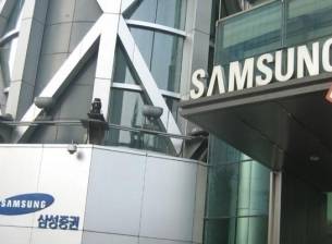 Samsung замразява заплатите на служителите
