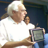 Индия представи най-евтиния лаптоп