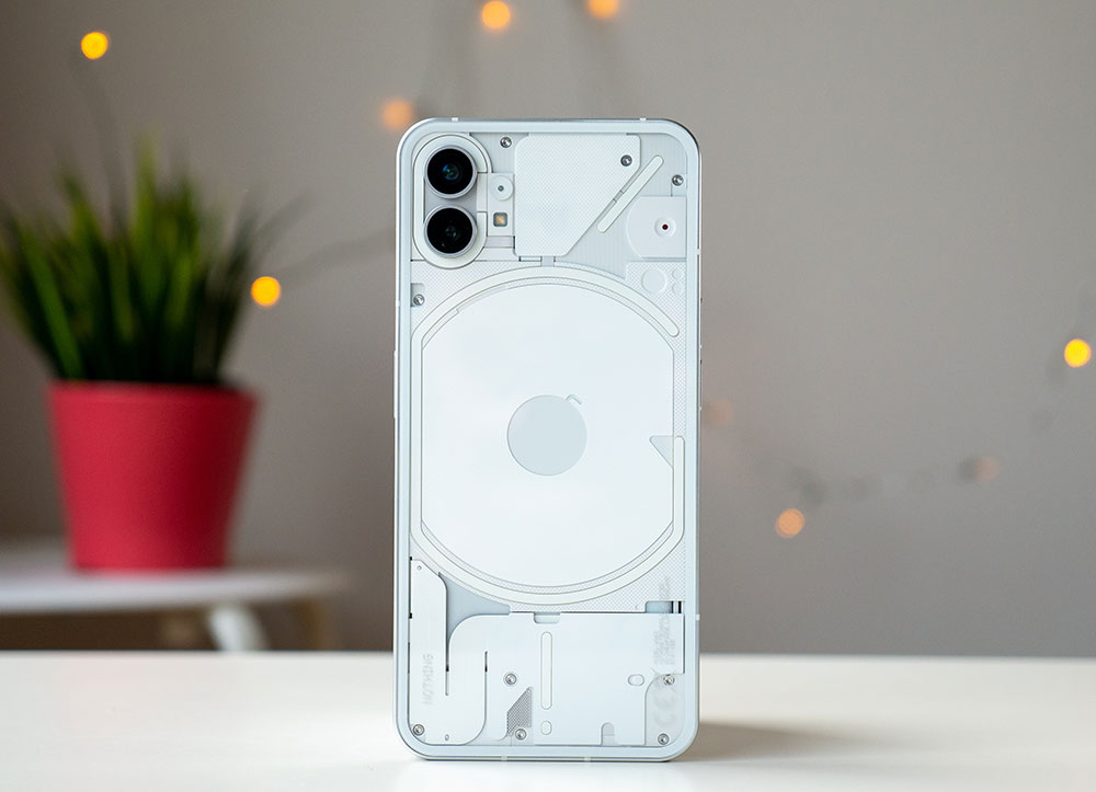 Вземете Nothing Phone 1 12/256GB с безплатни слушалки Ear (stick)