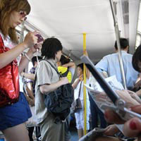 Мобилните потребители в Китай - почти колкото половината население на страната