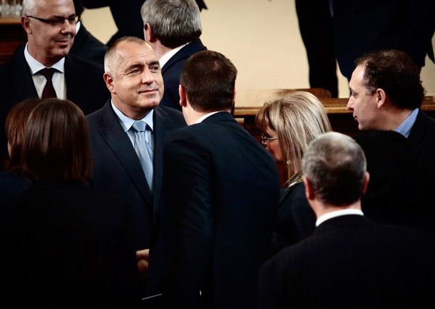 Български политици говорят без пари с VIP планове, твърди 