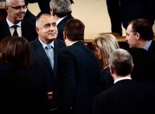Български политици говорят без пари с VIP планове, твърди 