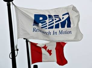 RIM забавя пускането на BlackBerry 10 за 2013 г., съкращава 30% от служителите